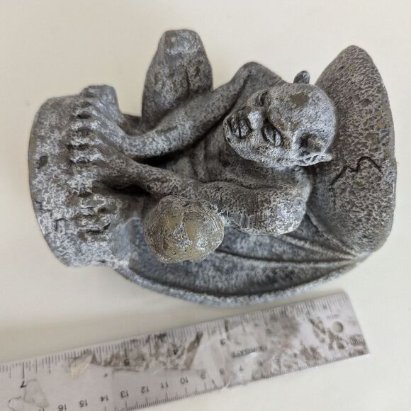 Rare Gothic Gargoyle Candle – Medieval Cathedral Style – Fantasy Decor – Unused - Picture 9 of 10